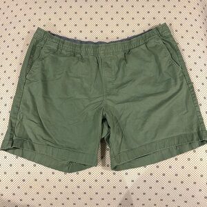 L.L. Bean Standard Fit Green Shorts